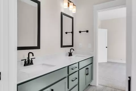 Bath - 7253 Brush Creek Ln, Fairview, TN 37062 photo 7 of 8