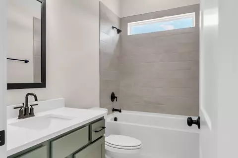 Bath - 7253 Brush Creek Ln, Fairview, TN 37062 photo 4 of 8