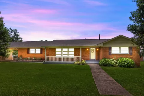 124 W Brooklyn St, Linden, TN 37096