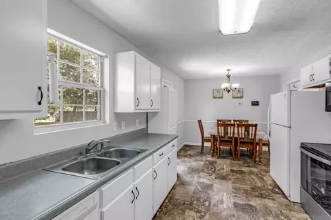 Kitchen - 7426 Lone Eagle Dr, Murfreesboro, TN 37128 photo 2 of 2