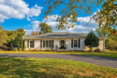 109 Knoll Ln, Hendersonville, TN 37075