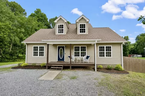 1099 Old County House Rd, Charlotte, TN 37036
