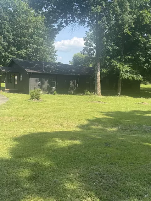 800 Ellington Dr, Lafayette, TN 37083