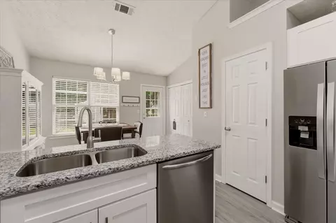 Kitchen - 1624 Dodd Trl, Murfreesboro, TN 37128 photo 4 of 4