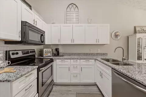 Kitchen - 1624 Dodd Trl, Murfreesboro, TN 37128 photo 3 of 4