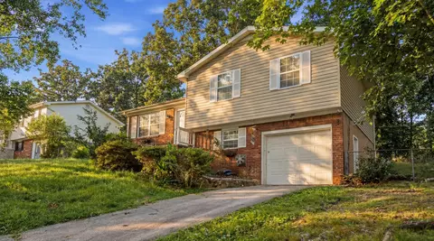 2974 E Freedom Cir, Ooltewah, TN 37363