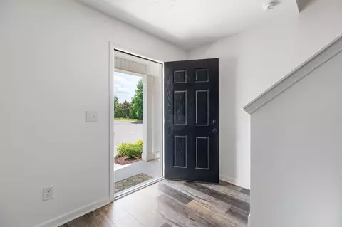 Entry Way - 2353 Date Dr, Murfreesboro, TN 37130 photo 2 of 4
