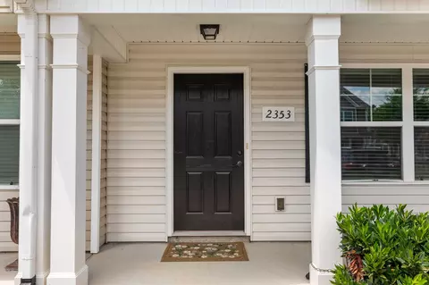 Exterior - 2353 Date Dr, Murfreesboro, TN 37130 photo 4 of 7