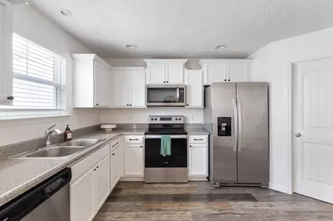 Kitchen - 2353 Date Dr, Murfreesboro, TN 37130 photo 2 of 6