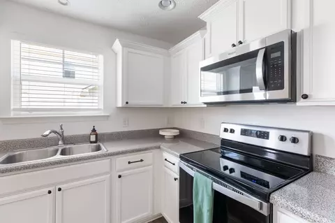 Kitchen - 2353 Date Dr, Murfreesboro, TN 37130 photo 4 of 6