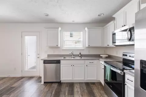 Kitchen - 2353 Date Dr, Murfreesboro, TN 37130 photo 3 of 6