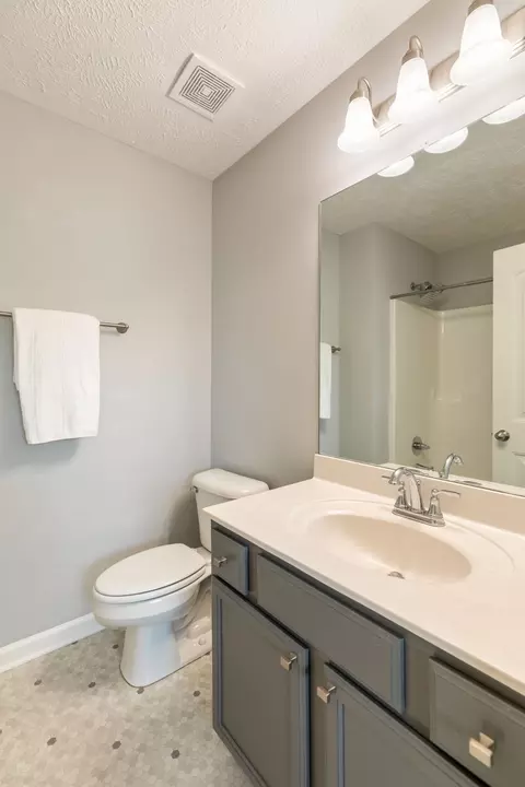 Bath - 2353 Date Dr, Murfreesboro, TN 37130 photo 2 of 4
