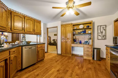 Kitchen - 2325 Old Well Rd, Morrison, TN 37357 photo 2 of 2