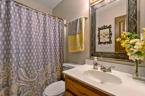 Bath - 2325 Old Well Rd, Morrison, TN 37357 photo 2 of 4