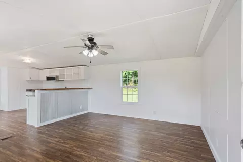 Living - 474 Duncan Rd, Centerville, TN 37033 photo 1 of 3