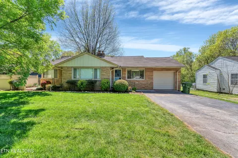 421 Santeetlah St, Maryville, TN 37801