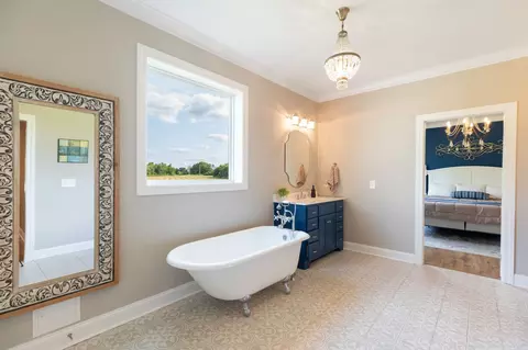 Bath - 5303 Eagleville Pike, Eagleville, TN 37060 photo 6 of 11