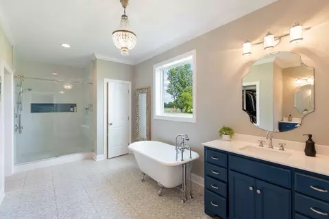 Bath - 5303 Eagleville Pike, Eagleville, TN 37060 photo 8 of 11