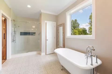 Bath - 5303 Eagleville Pike, Eagleville, TN 37060 photo 10 of 11