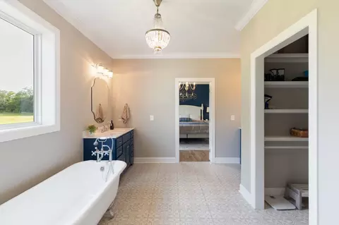 Bath - 5303 Eagleville Pike, Eagleville, TN 37060 photo 7 of 11