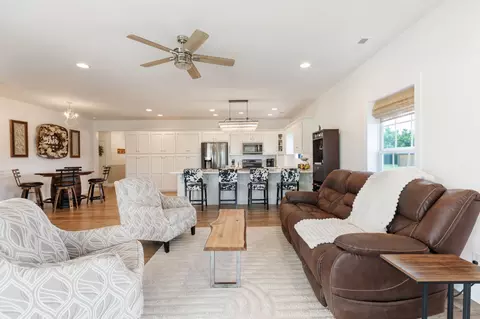Living - 5303 Eagleville Pike, Eagleville, TN 37060 photo 3 of 5