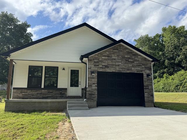 296 Hillview Dr, Cadiz, KY 42211