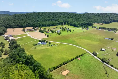 301 Rolling Meadows Ln, Rickman, TN 38580