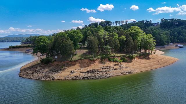 123 Ridge Point Trl, Dandridge, TN 37725