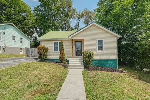 401 College Ave E, Carthage, TN 37030