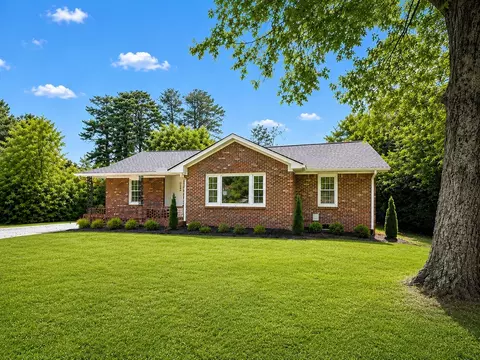 922 Mckellar Dr, Tullahoma, TN 37388