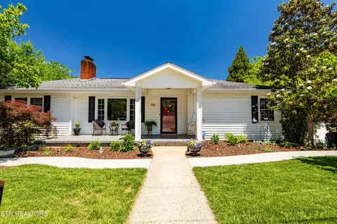 406 Chestnut St, Sweetwater, TN 37874