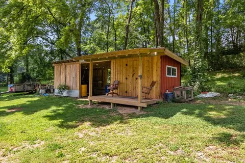 Exterior - 2035 Skyview Dr, Centerville, TN 37033 photo 8 of 25