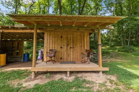 Exterior - 2035 Skyview Dr, Centerville, TN 37033 photo 9 of 25
