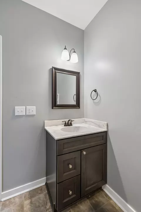 Bath - 567 Mcelhiney Rd, Dickson, TN 37055 photo 1 of 5