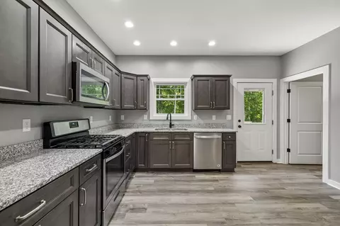 Kitchen - 567 Mcelhiney Rd, Dickson, TN 37055 photo 3 of 3