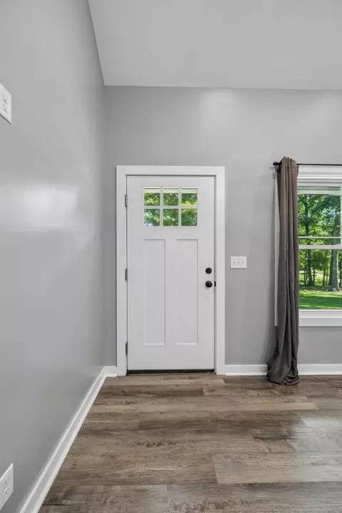 Entry Way - 567 Mcelhiney Rd, Dickson, TN 37055 photo 2 of 6