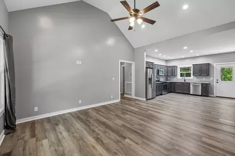Entry Way - 567 Mcelhiney Rd, Dickson, TN 37055 photo 3 of 6