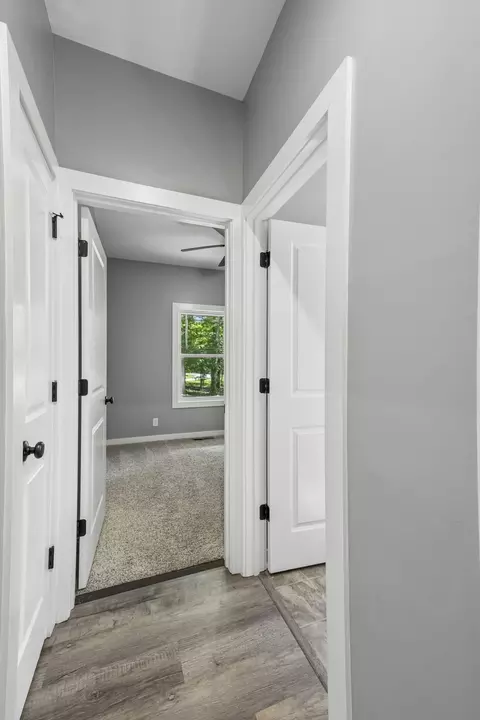 Entry Way - 567 Mcelhiney Rd, Dickson, TN 37055 photo 5 of 6