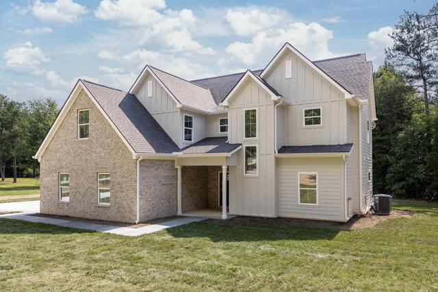 11 Dreamfield Dr, Soddy Daisy, TN 37379