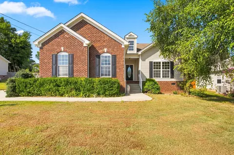 218 Cross Valley Dr, Columbia, TN 38401