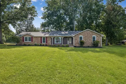 1996 Graceland Dr, Goodlettsville, TN 37072
