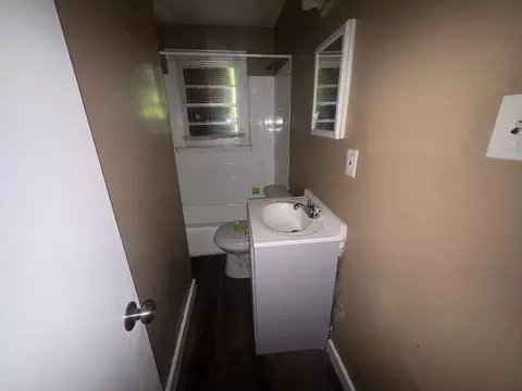 Bath - 2282 Eldridge Ave, Memphis, TN 38108 photo 1 of 1