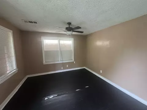 Living - 2282 Eldridge Ave, Memphis, TN 38108 photo 2 of 3