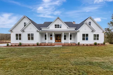 7483 Liberty Rd, Fairview, TN 37062