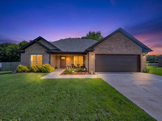 36 W Blue Heron Dr, Killen, AL 35645