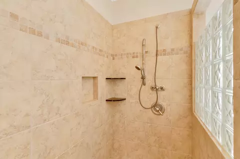 Bath - 9237 Leaf Brook Ln, Apison, TN 37302 photo 5 of 8