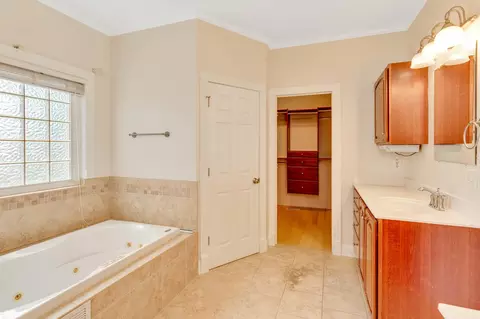 Bath - 9237 Leaf Brook Ln, Apison, TN 37302 photo 6 of 8