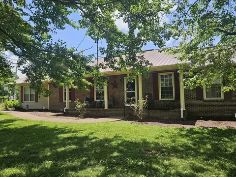 307 S Leath Rd, Portland, TN 37148