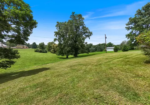 Exterior - 2054 Ridgecrest Cir, Dickson, TN 37055 photo 5 of 14