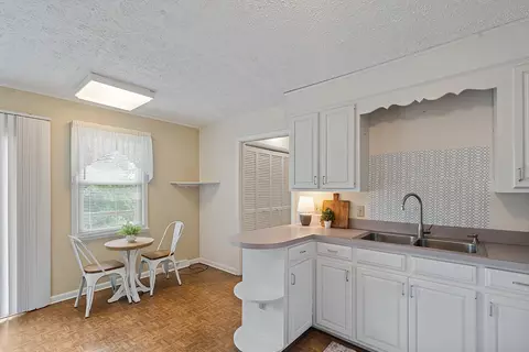 Kitchen - 2054 Ridgecrest Cir, Dickson, TN 37055 photo 3 of 3